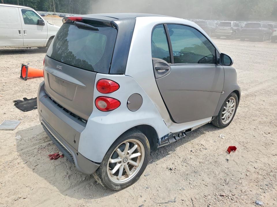 2013 Smart Fortwo VIN WMEEJ3BA2DK688749 COPART salvage auction — MINOR DENT/SCRATCHES, Ga - Dealer Only Salvage Title, sold $250 on 2026-08-21 (photo 3)