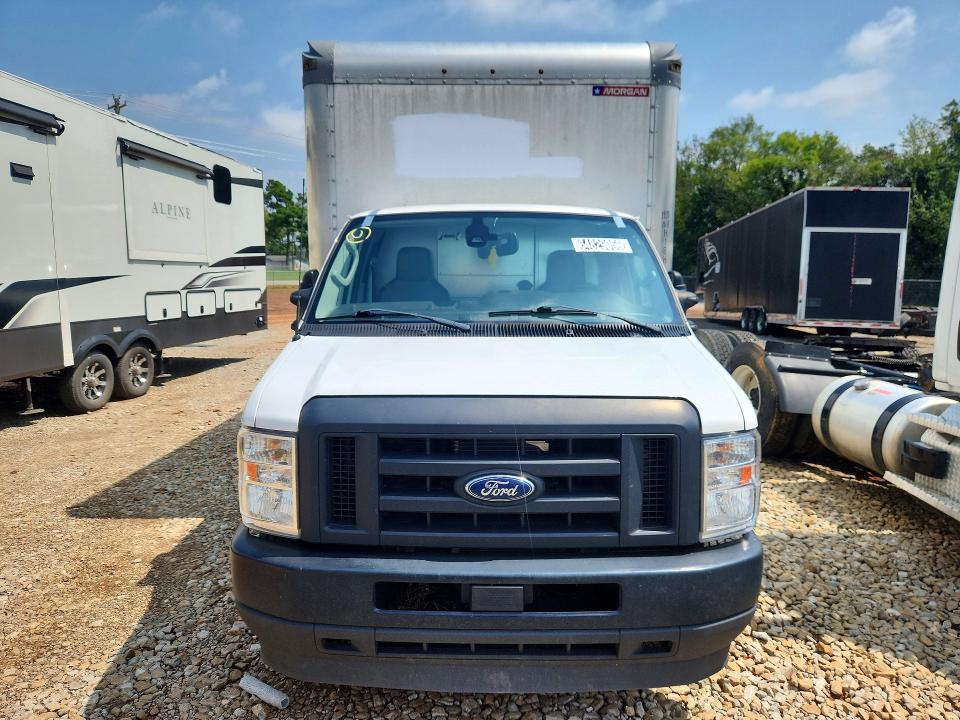 2024 Ford E-350 VIN 1FDWE3FN7RDD42210 COPART salvage auction — NORMAL WEAR, AL - CERTIFICATE OF TITLE, sold $10,200 on 2026-08-25 (photo 5)