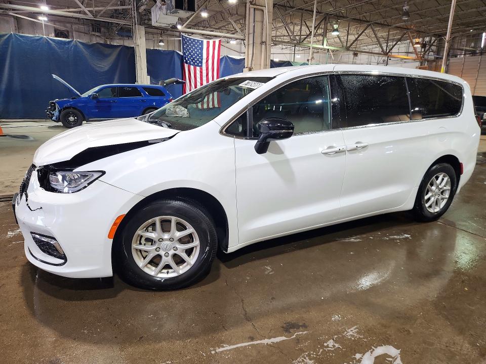 2026 Chrysler Pacifica VIN 2C4RC1BG2TR204341 — COPART salvage auction photo