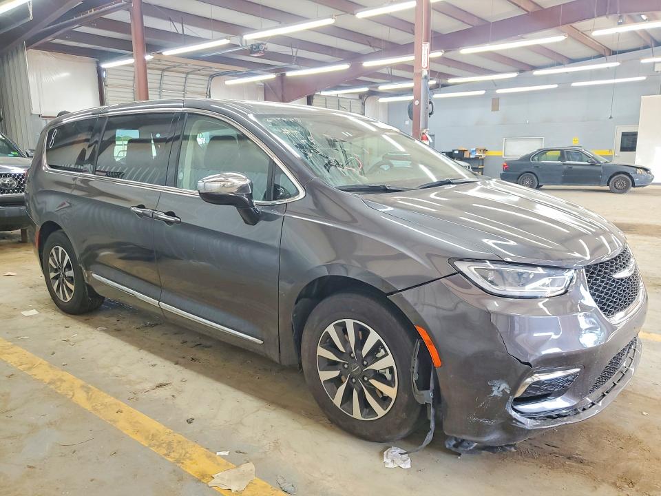 2023 Chrysler Pacifica VIN 2C4RC1S73PR592363 COPART salvage auction — SIDE, FL - DLR ONLY CERT OF DESTRUCTION, sold $8,000 on 2026-09-22 (photo 4)