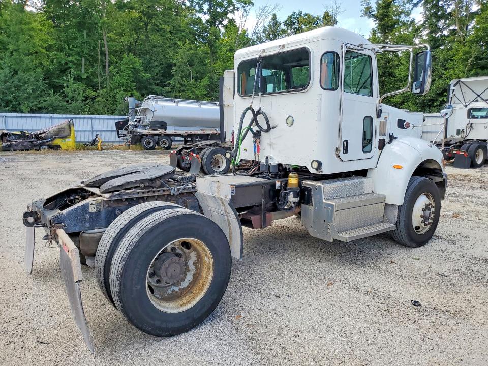2017 Peterbilt 348 VIN 1XP3AJ8X5HD430658 COPART salvage auction — NORMAL WEAR, WI - CERTIFICATE OF TITLE, sold $7,000 on 2026-09-01 (photo 3)