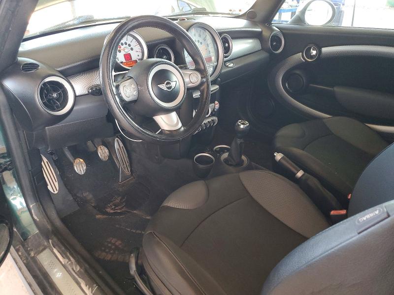 2009 Mini Cooper VIN WMWMF73509TT97220 COPART salvage auction — MINOR DENT/SCRATCHES, Az - Certificate Of Title, sold $900 on 2026-08-27 (photo 8)