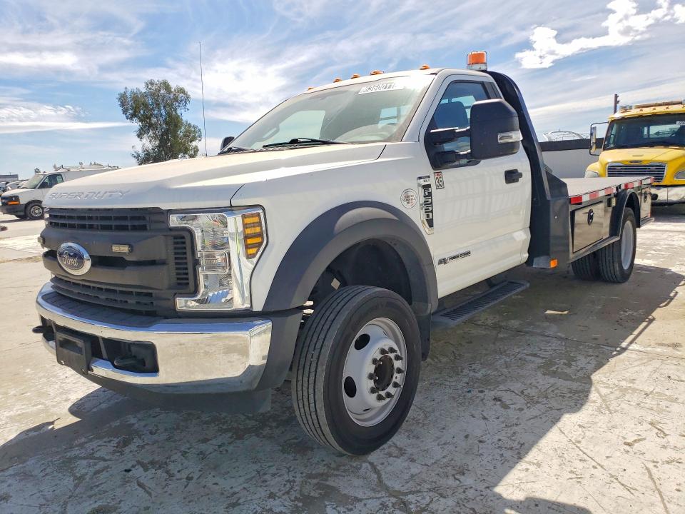 2019 Ford F-550 super duty VIN 1FDUF5GT5KEG77544 — COPART salvage auction photo