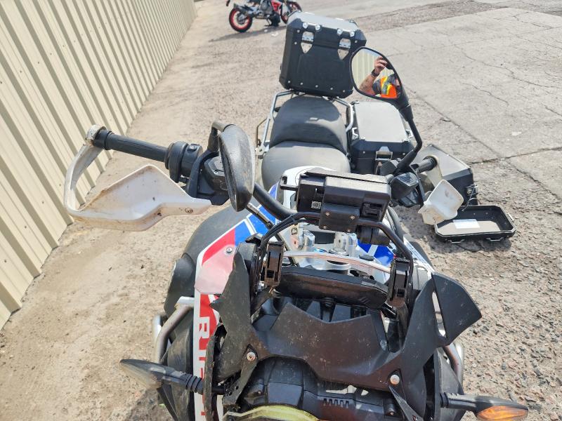 2022 BMW R 1250 VIN WB10M1304N6F88513 COPART salvage auction — FRONT END, Co - Salvage Title, sold $8,200 on 2026-09-17 (photo 5)