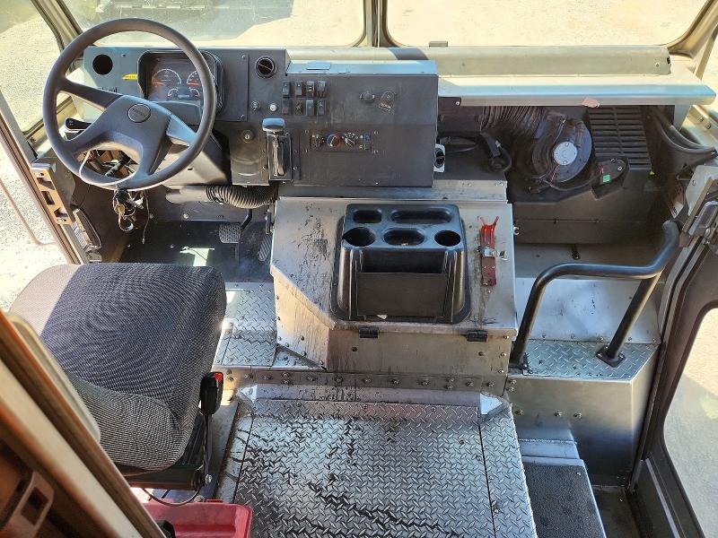 2020 Freightliner Mt45g VIN 4UZAC2EA2LCLZ6911 COPART salvage auction — NORMAL WEAR, CA - DIS/DLR/EXP ONLY CLEAN TITLE, sold $0 on 2026-09-10 (photo 8)