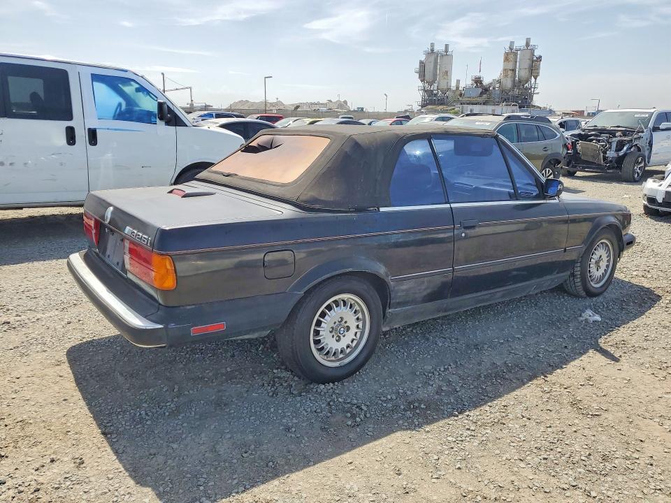 1989 BMW 3er VIN WBABB2309KEC18471 COPART salvage auction — SIDE, CA - DIS/DLR/EXP ONLY CLEAN TITLE (P), sold $1,600 on 2026-08-21 (photo 3)