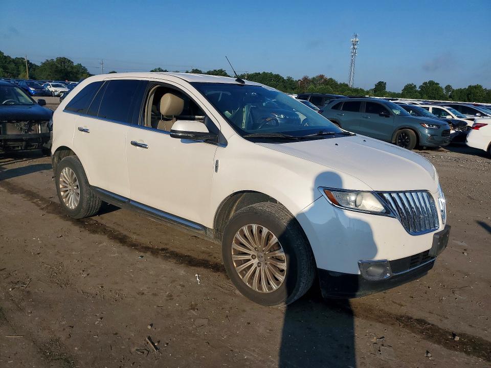 2014 Lincoln Mkx VIN 2LMDJ6JK6EBL00357 COPART salvage auction — REAR END, Va - Cert Of Title - Salvage, sold $375 on 2026-09-09 (photo 4)