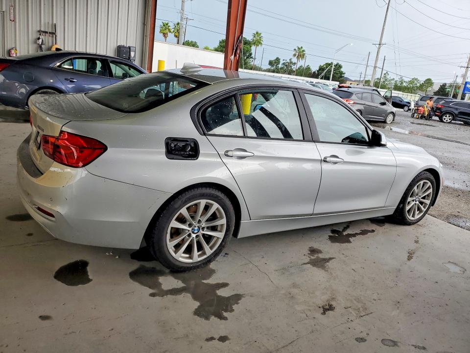 2018 BMW 3er VIN WBA8A9C56JK622861 COPART salvage auction — WATER/FLOOD, Fl - Cert Of Title-Slvg Rebld Flood, sold $975 on 2026-08-21 (photo 3)