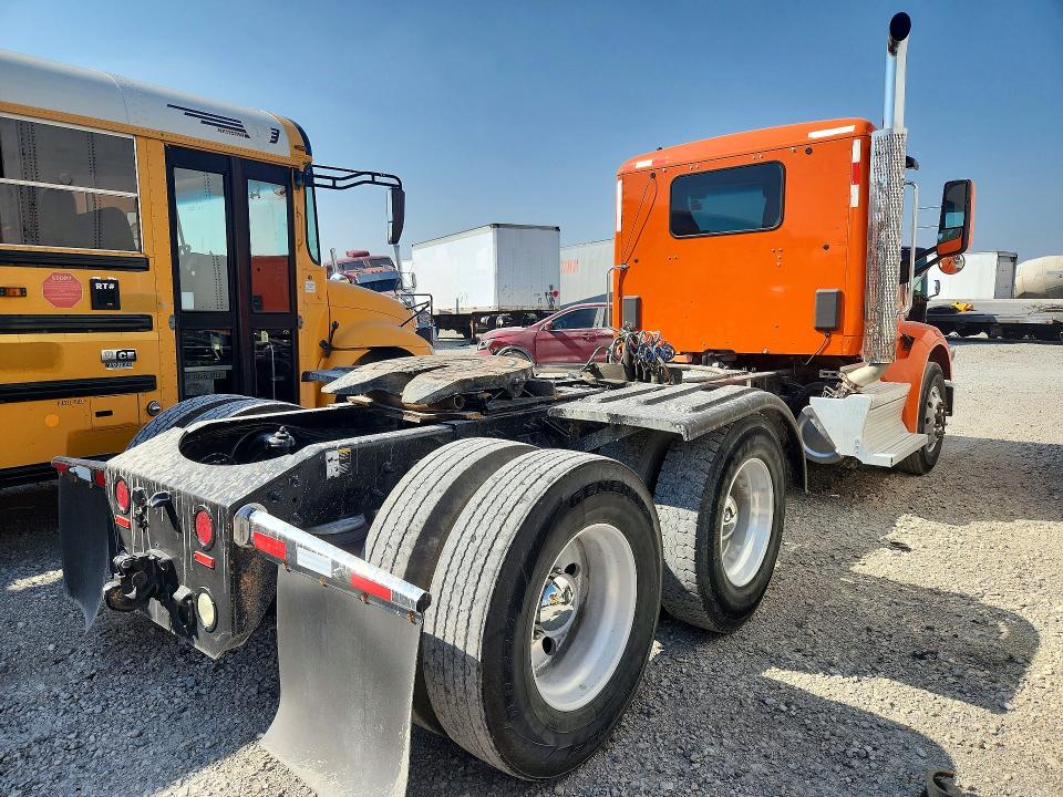 2018 Peterbilt 567 VIN 1XPCD49X8JD458970 COPART salvage auction — NORMAL WEAR, IN - CERTIFICATE OF TITLE, sold $26,000 on 2026-09-04 (photo 3)