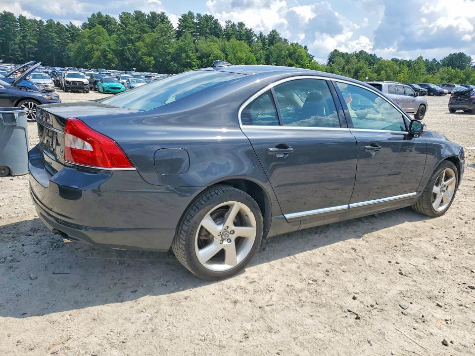 2010 Volvo S80 VIN YV1992AH0A1132534 COPART salvage auction — SIDE, MA - CERT OF TITLE-RECONSTRCTD COLL, sold $325 on 2026-08-20 (photo 3)