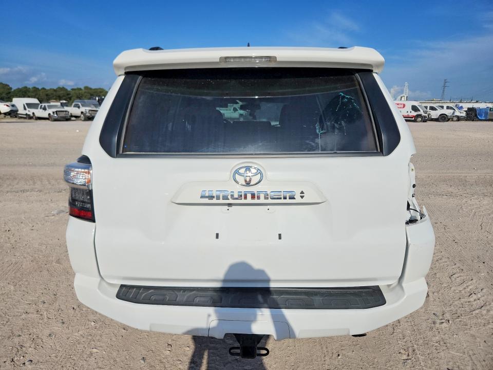 2024 Toyota 4runner VIN JTEMU5JR0R6249596 COPART salvage auction — ROLLOVER, Tx - Salvage Vehicle Title, sold $12,000 on 2026-08-21 (photo 6)