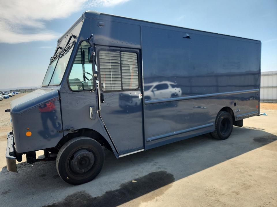 2020 Freightliner Mt45g VIN 4UZAC2EAXLCMH7845 COPART salvage auction — MINOR DENT/SCRATCHES, CA - DIS/DLR/EXP ONLY CLEAN TITLE, sold $100 on 2026-08-25 (photo 1)