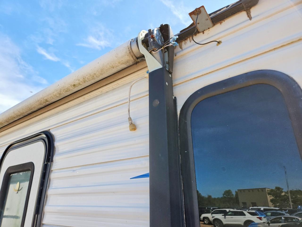 2018 Gulf stream Trailmaste VIN 1NL1G3320J1130011 COPART salvage auction — Side, MI - CERTIFICATE OF TITLE, sold $4,450 on 2026-09-08 (photo 9)