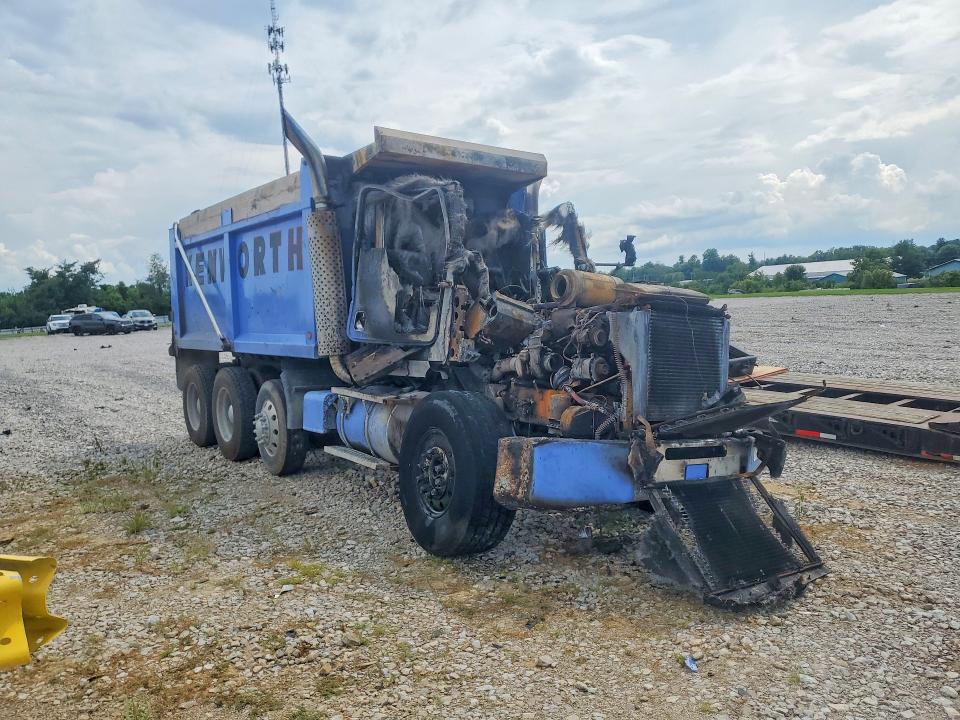 2007 Kenworth T800 VIN 3WKDA48X47F171595 COPART salvage auction — BURN, KY - CERT OF TITLE-SALVAGE, sold $2,050 on 2026-09-09 (photo 4)