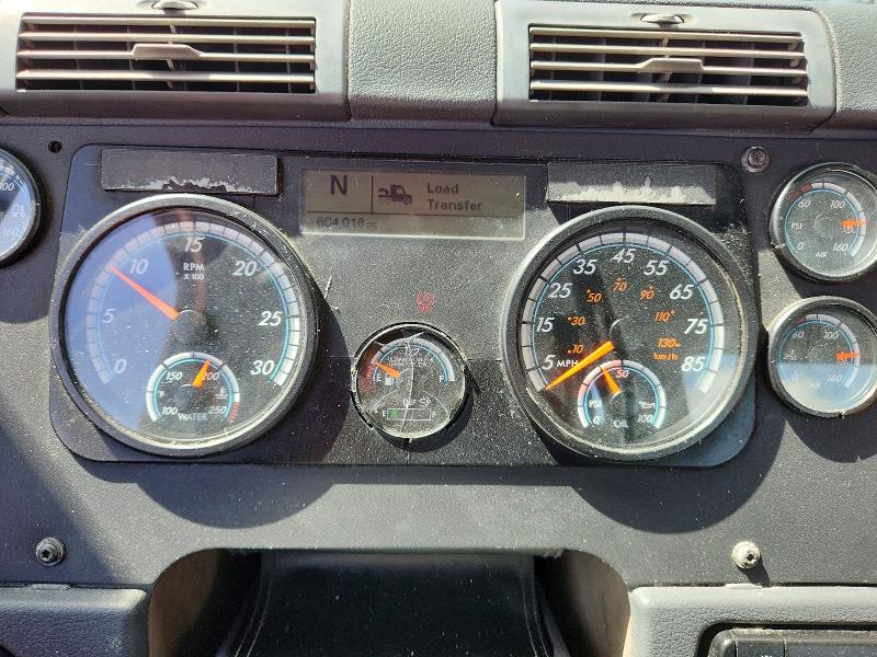 2018 Freightliner Cascadia VIN 1FUGGEDV0JLHB4053 COPART salvage auction — MINOR DENT/SCRATCHES, FL - CERTIFICATE OF TITLE, sold $925 on 2026-10-12 (photo 9)