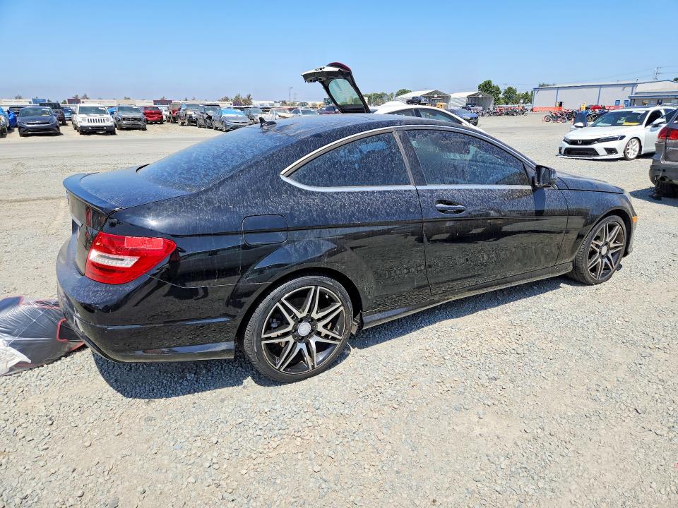 2013 Mercedes-benz VIN WDDGJ4HBXDF994187 COPART salvage auction — MINOR DENT/SCRATCHES, Ca - Dis/Dlr/Exp Only Clean Title, sold $800 on 2026-08-11 (photo 3)
