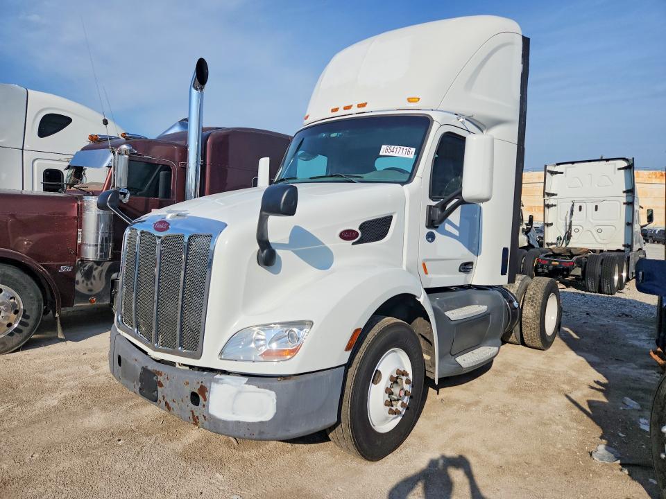 2017 Peterbilt 579 VIN 1XPBA48X8HD428500 — COPART salvage auction photo