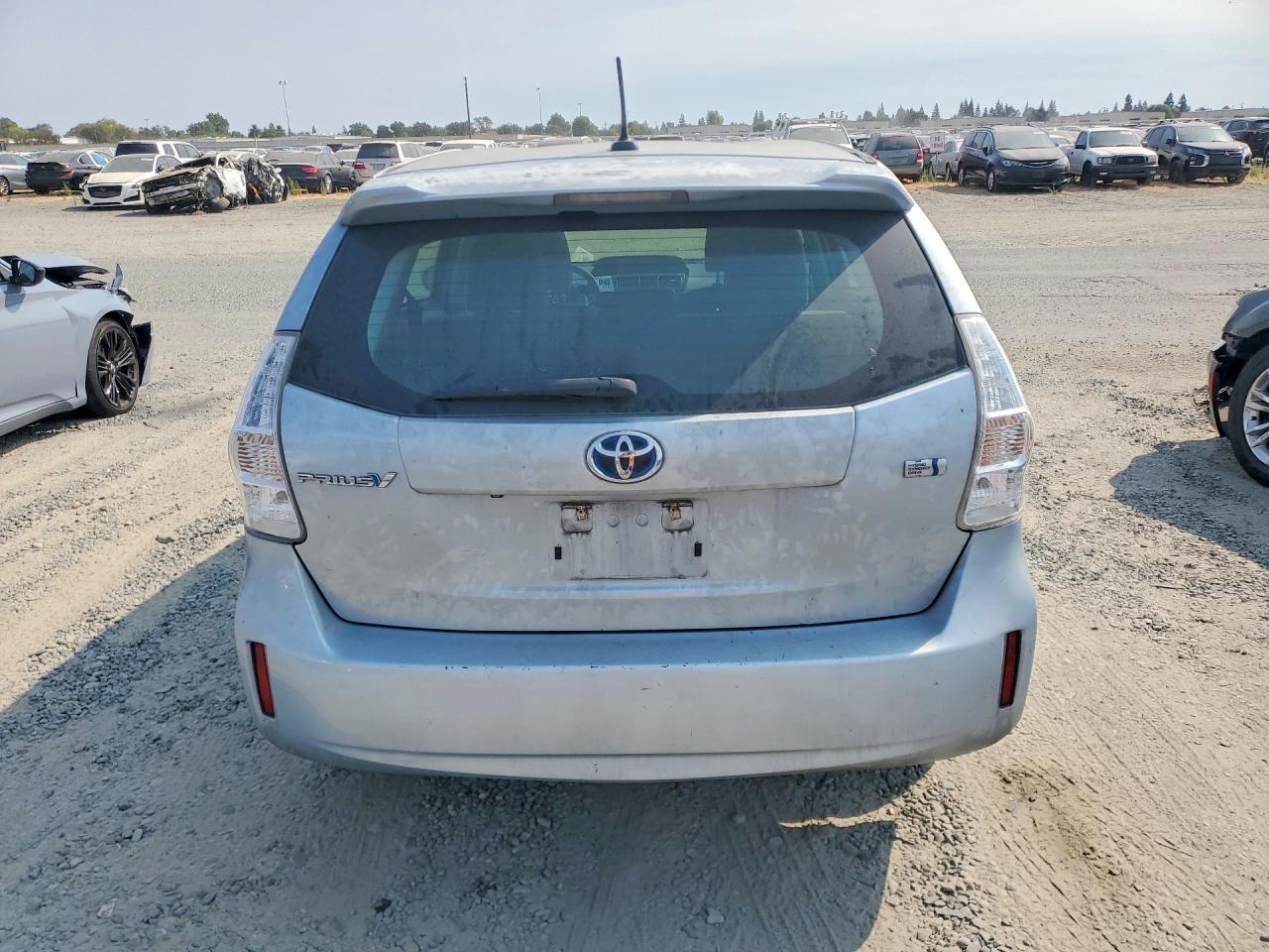 2012 Toyt Prius VIN JTDZN3EUXC3133292 COPART salvage auction — Normal Wear, CA - DIS/DLR/EXP ONLY CLEAN TITLE, sold $1,350 on 2026-09-10 (photo 6)