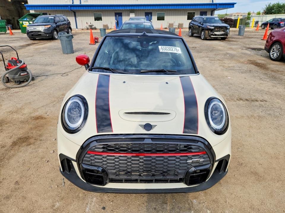 2023 Mini Cooper VIN WMW63DL01P3P49321 COPART salvage auction — SIDE, Wi - Cert Of Title-Salvage Vehicle, sold $7,600 on 2026-08-25 (photo 5)