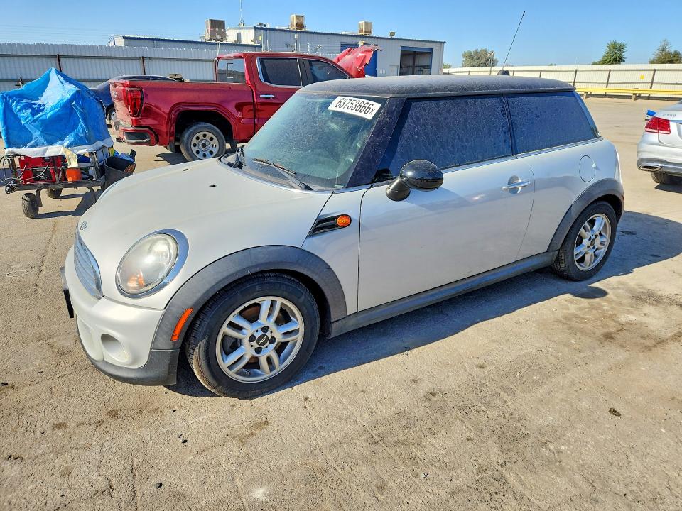 2011 Mini Cooper VIN WMWSU3C53BT098199 COPART salvage auction — MINOR DENT/SCRATCHES, Ca - Dis/Dlr/Exp Only Clean Title, sold $400 on 2026-08-07 (photo 1)