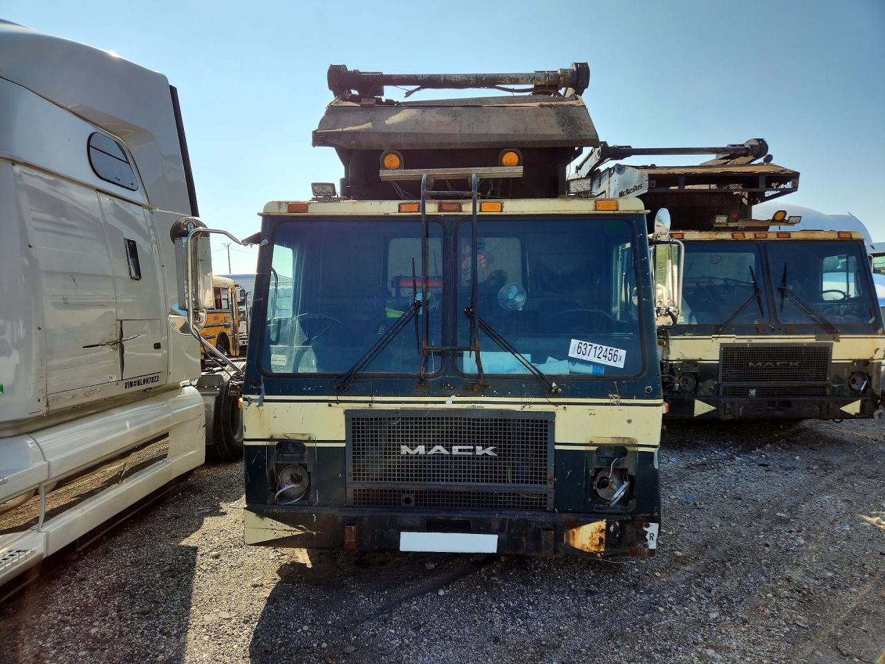 2007 VIN 1M2AC08C87M014463 COPART salvage auction — Stripped, Cd - Non-Repairable, sold $450 on 2026-09-24 (photo 5)