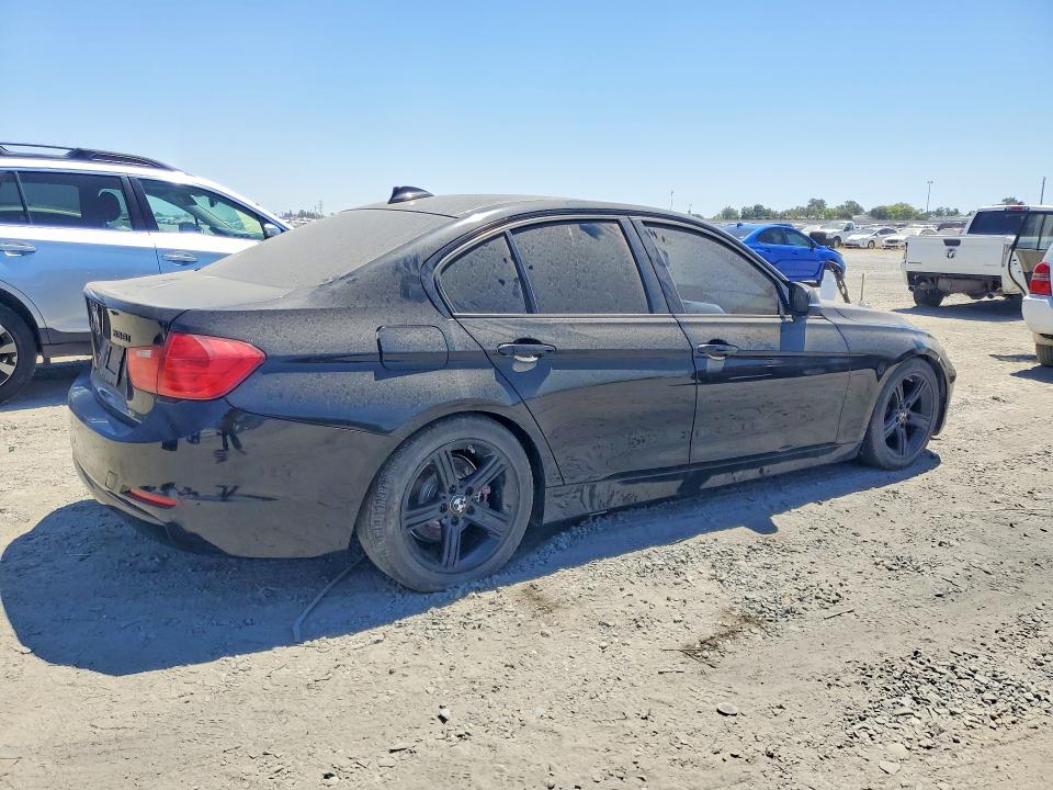 2012 BMW 3 series VIN WBA3C1C56CF431975 COPART salvage auction — NORMAL WEAR, CA - DIS/DLR/EXP ONLY CLEAN TITLE (P), sold $525 on 2026-08-06 (photo 3)