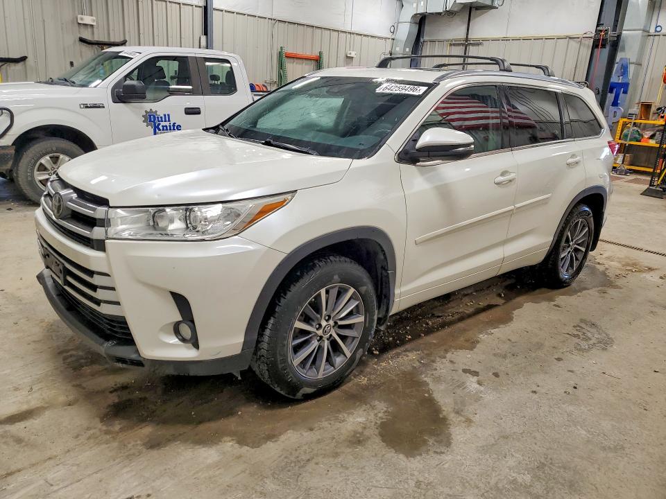 2018 Toyota Highlander VIN 5TDJZRFH5JS857862 — COPART salvage auction photo