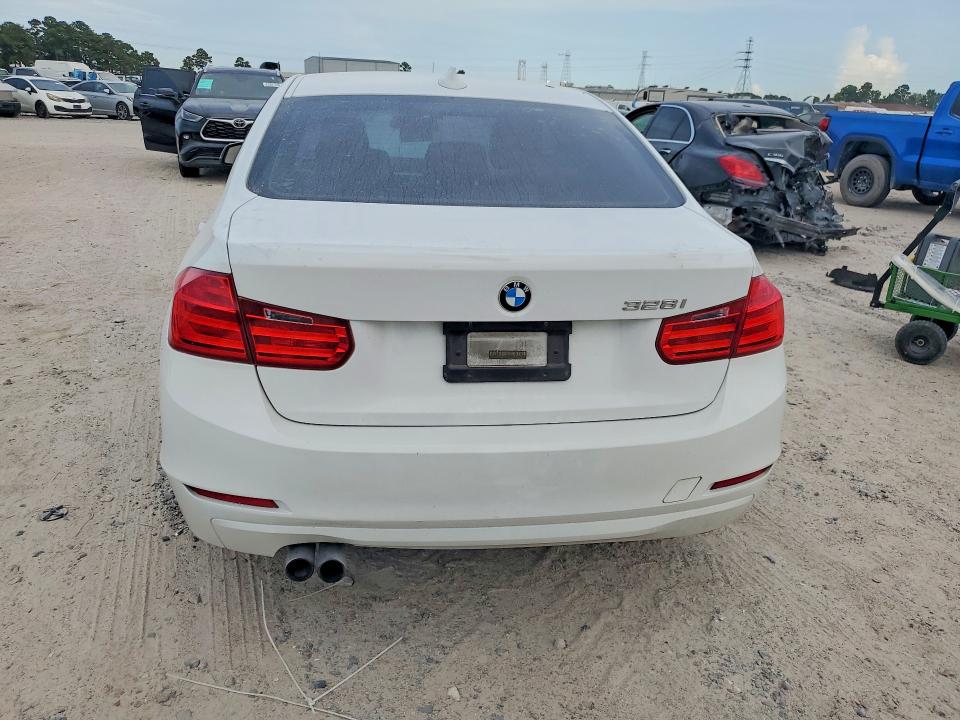 2013 BMW 3er VIN WBA3A5G59DNP23716 COPART salvage auction — WATER/FLOOD, Tx - Salvage Title-Flood Damage, sold $700 on 2026-08-21 (photo 6)