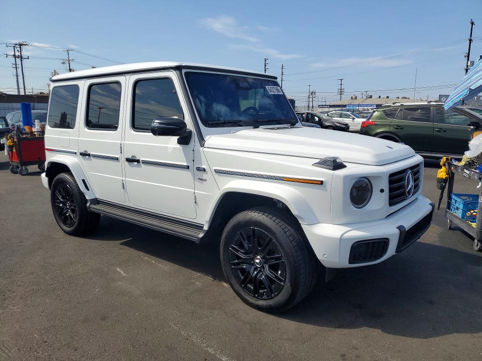 2025 Mercedes-benz G-klasse VIN W1NWM0AB0SX031377 COPART salvage auction — MINOR DENT/SCRATCHES, Ca - Dis/Dlr/Exp Only Clean Title, sold $86,000 on 2026-08-10 (photo 4)