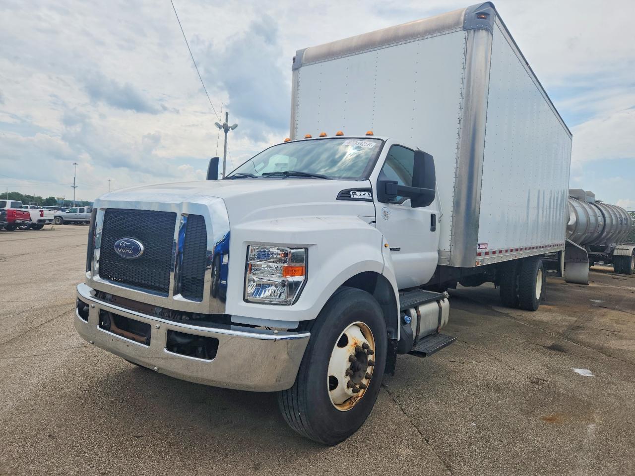 2017 Ford F-650 VIN 1FDNF6DC5HDB05158 — COPART salvage auction photo
