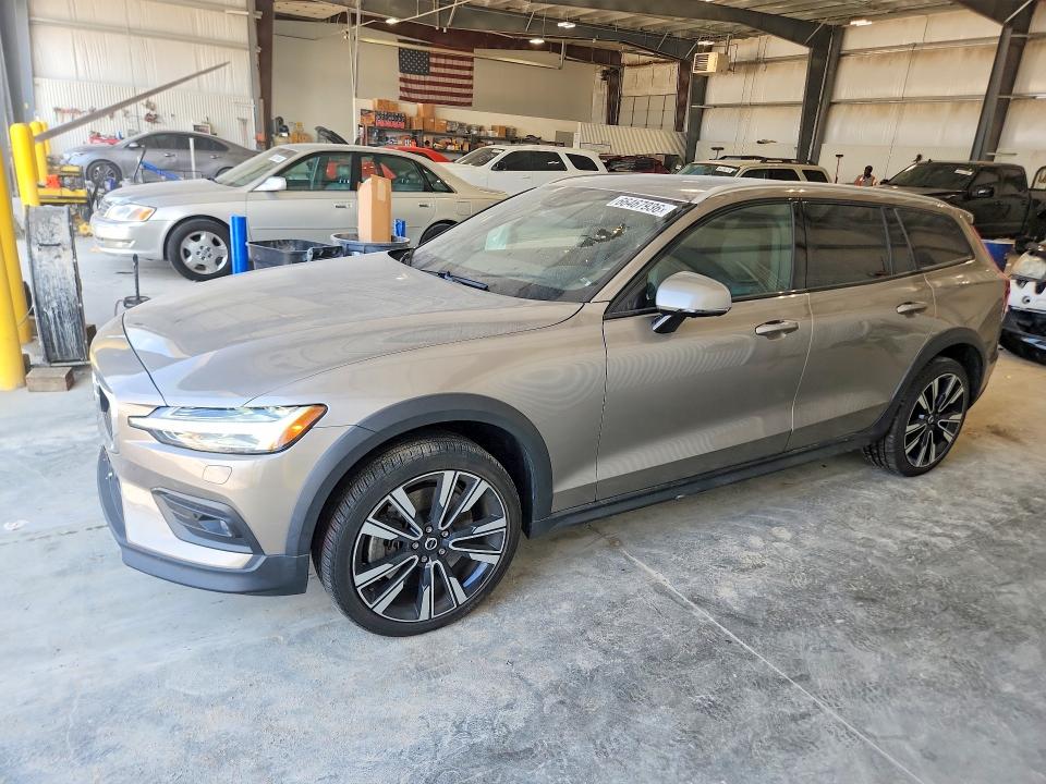 2020 Volvo V60 VIN YV4102WK3L1039444 — COPART salvage auction photo