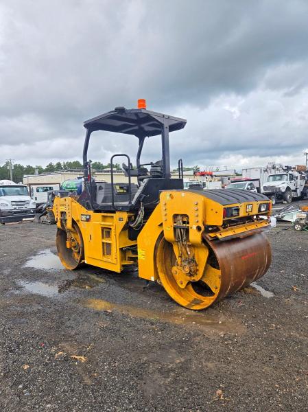 2018 Cat Cb7 VIN CAT00CB7HEL500170 COPART salvage auction — BURN, BS, sold $14,900 on 2026-08-27 (photo 3)