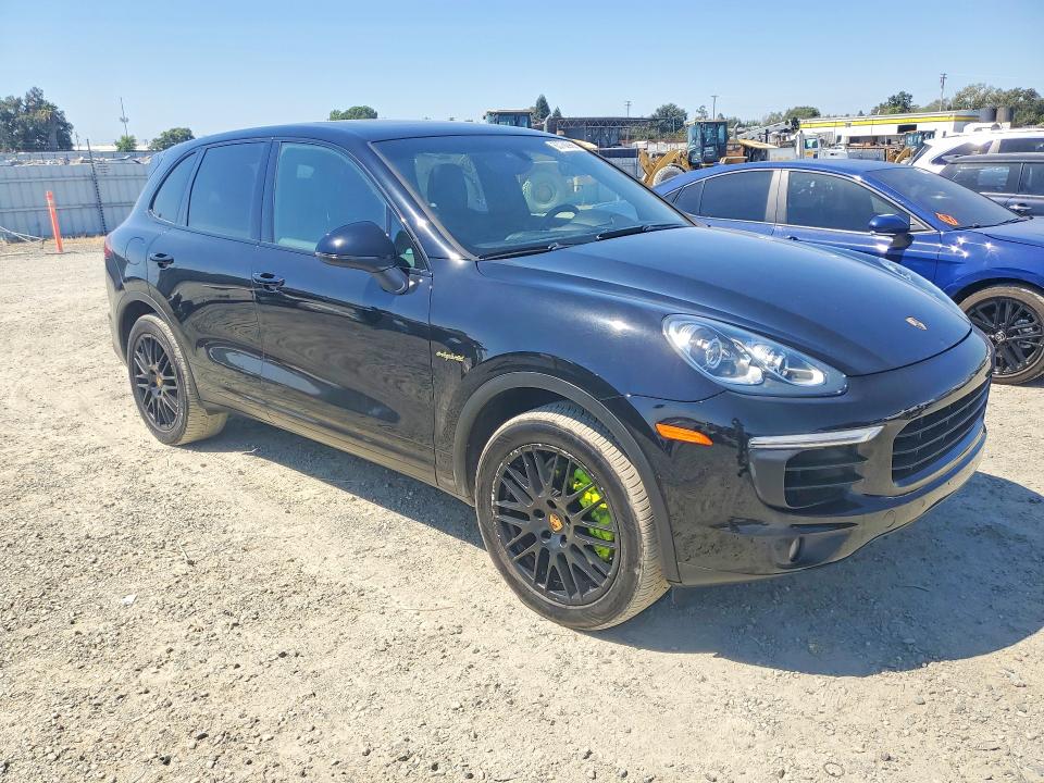 2016 Porsche Cayenne VIN WP1AE2A28GLA58589 COPART salvage auction — MINOR DENT/SCRATCHES, Ca - Dis/Dlr/Exp Only Clean Title, sold $2,200 on 2026-08-11 (photo 4)