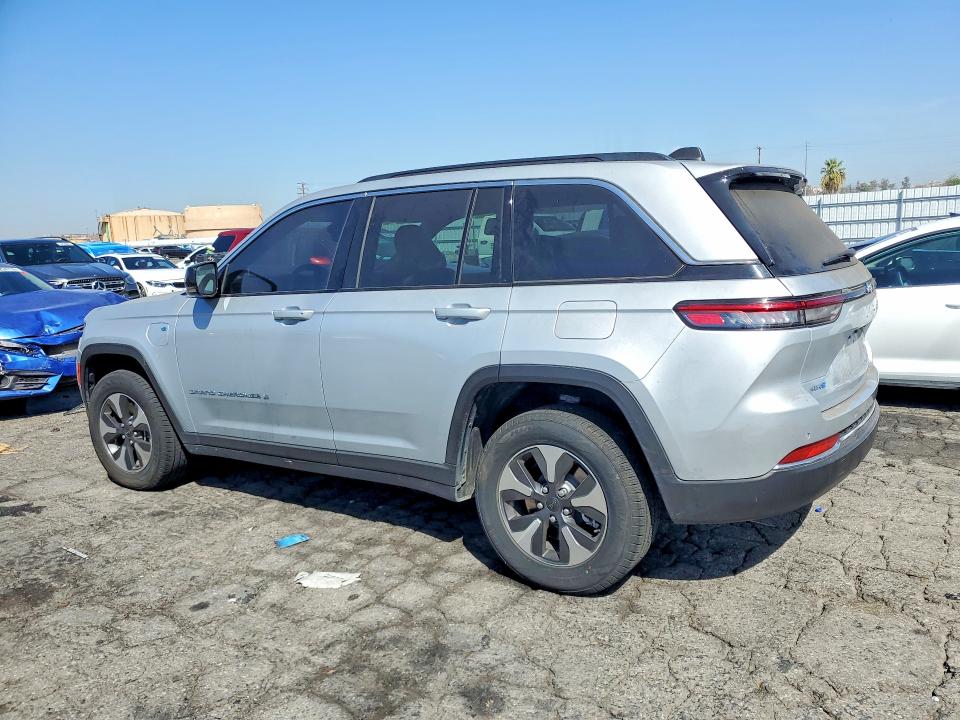 2024 Jeep Cherokee VIN 1C4RJYB60R8521402 COPART salvage auction — FRONT END, Az - Dis/Dlr/Exp Only Clean Title (P), sold $14,300 on 2026-10-15 (photo 2)