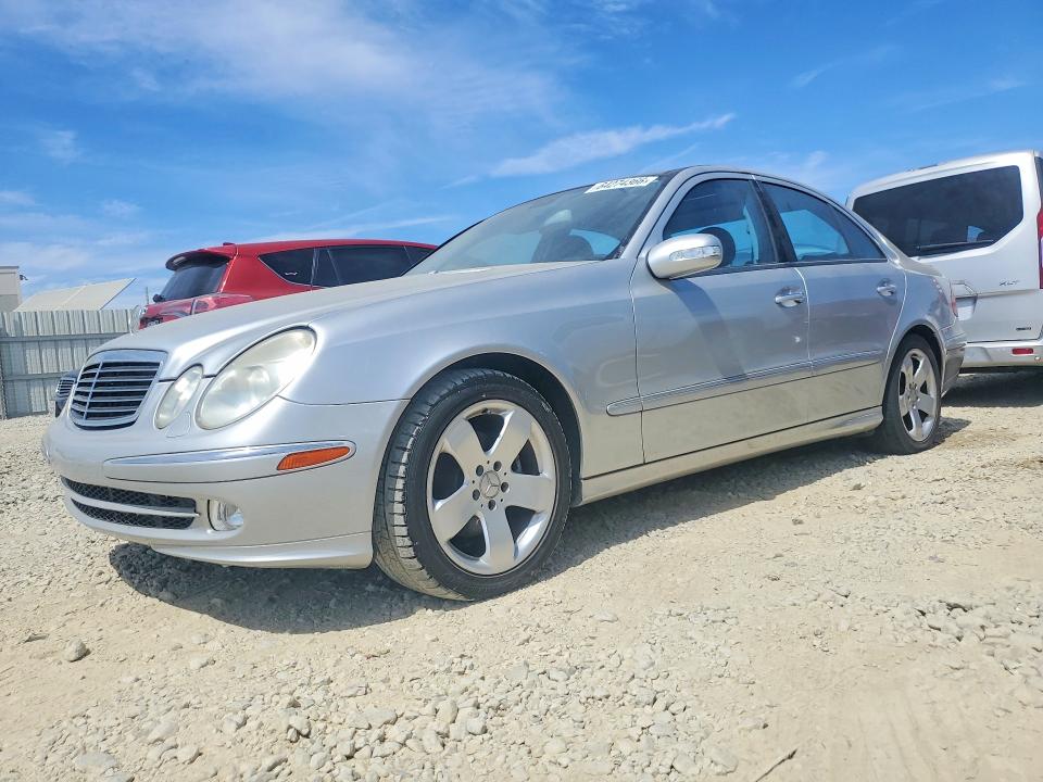 2005 Mercedes-benz E-klasse VIN WDBUF65J85A649260 COPART salvage auction — MINOR DENT/SCRATCHES, Ca - Dis/Dlr/Exp Only Clean Title, sold $350 on 2026-08-20 (photo 1)