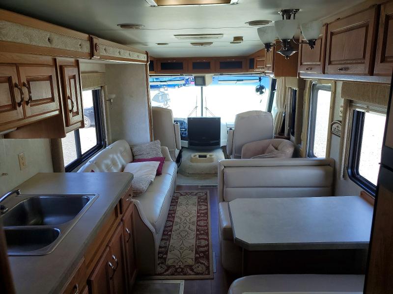 2001 Holiday rambler Recreational vehicle (rv) VIN 1FCNF53S0Y0A09890 COPART salvage auction — NORMAL WEAR, NC - DEALER ONLY CLEAN TITLE, sold $2,150 on 2026-09-08 (photo 5)