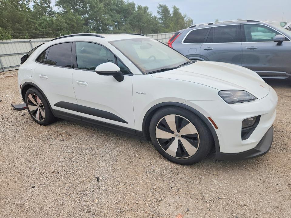 2025 Porsche Macan VIN WP1AA2XA1SL000355 COPART salvage auction — REAR END, Il - Salvage Certificate, sold $41,750 on 2026-10-01 (photo 4)