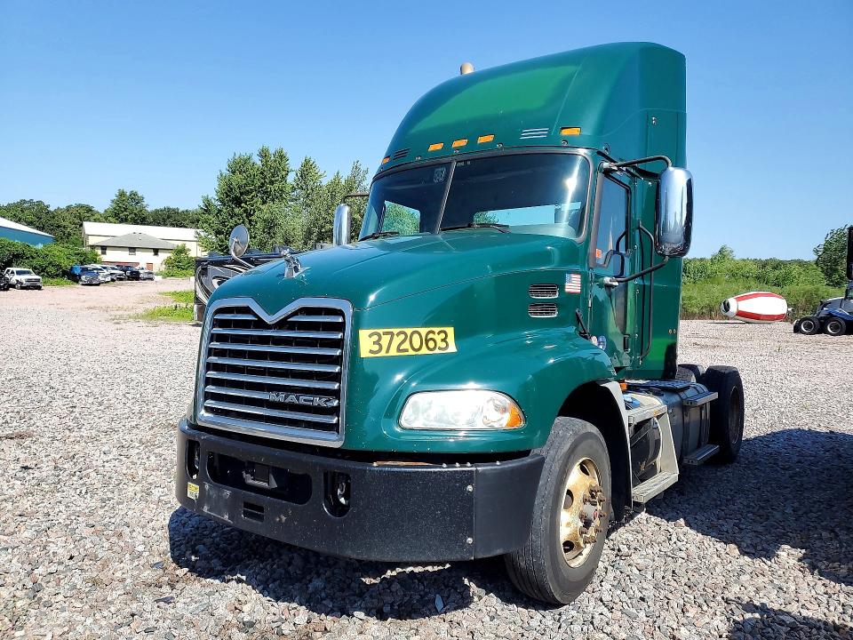 2018 Mack Cxu612 VIN 1M1AW01X5JM010693 COPART salvage auction — MECHANICAL, OK - CERTIFICATE OF TITLE (P), sold $1,000 on 2026-09-14 (photo 1)