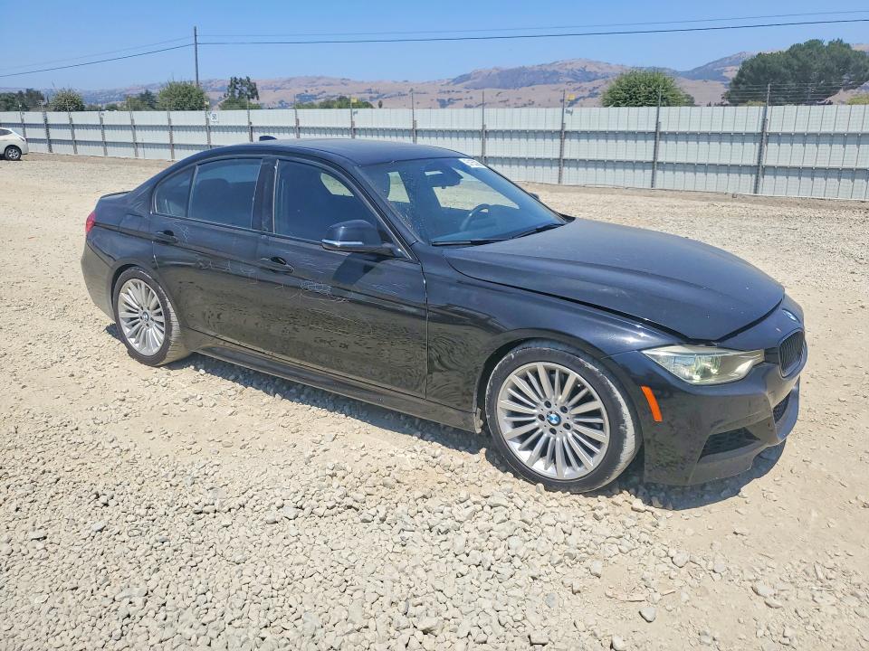 2013 BMW 3er VIN WBA3A5C59DF351665 COPART salvage auction — VANDALISM, Ca - Salvage Certificate, sold $2,750 on 2026-08-18 (photo 4)