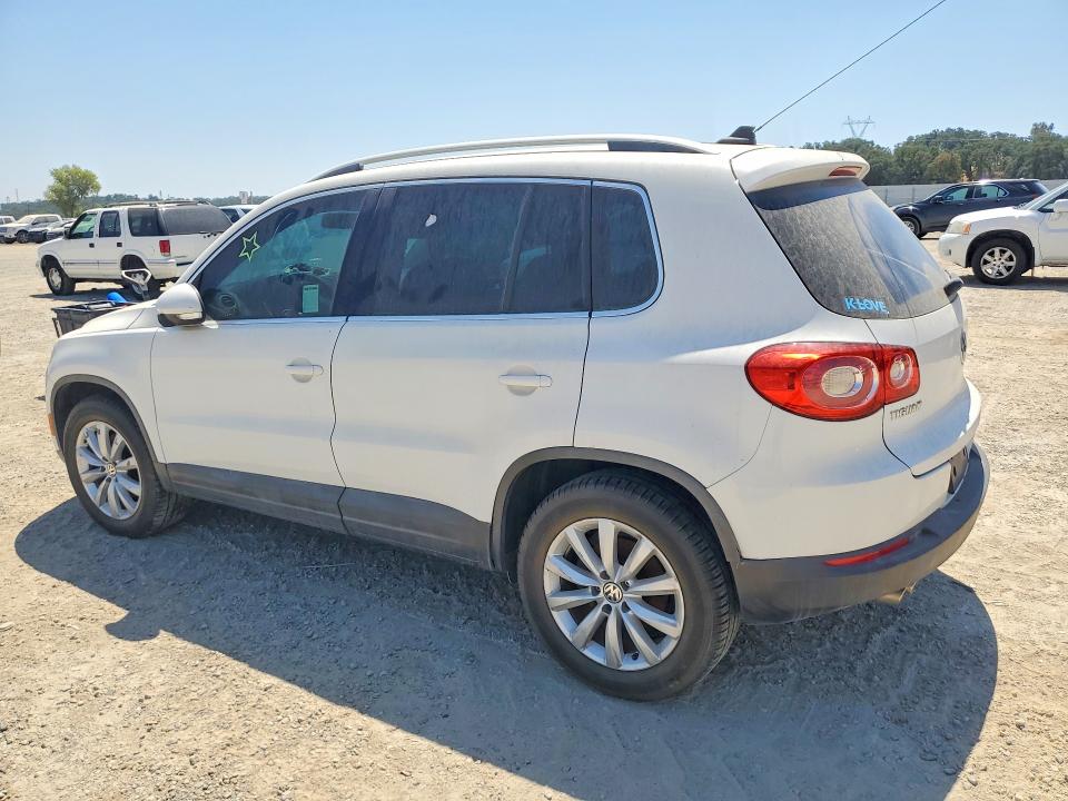 2011 Volkswagen Tiguan VIN WVGAV7AX0BW503520 COPART salvage auction — FRONT END, CA - DIS/DLR/EXP ONLY LIEN PAPERS, sold $100 on 2026-08-07 (photo 2)