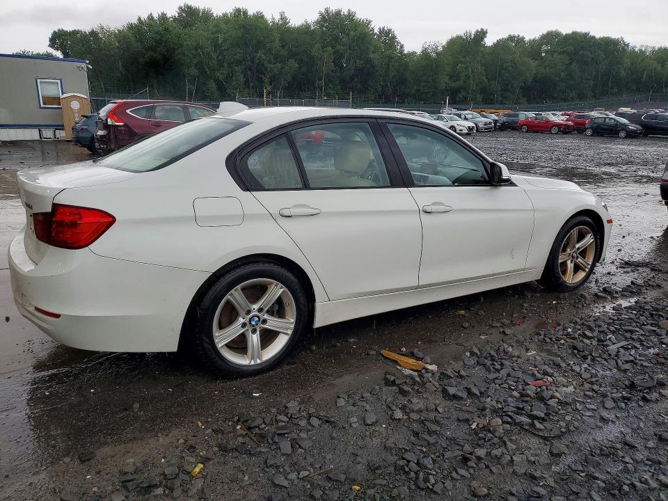 2013 BMW 3er VIN WBA3B5C50DF592396 COPART salvage auction — FRONT END, Pa - Cert Of Title, sold $775 on 2026-08-19 (photo 3)