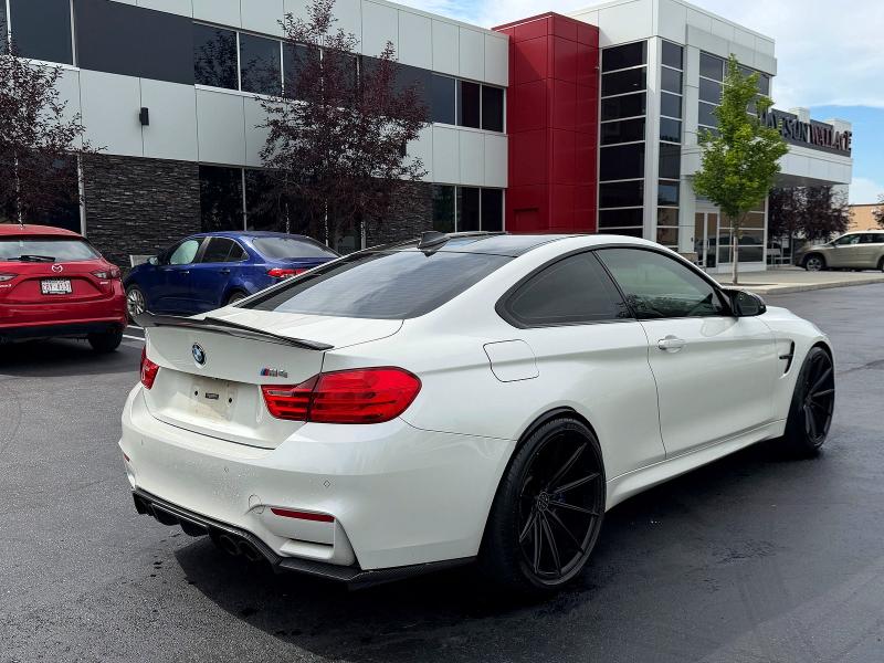 2015 BMW M4 VIN WBS3R9C51FK334378 COPART salvage auction — NORMAL WEAR, Ab - Bos - Active, sold $23,100 on 2026-09-01 (photo 4)