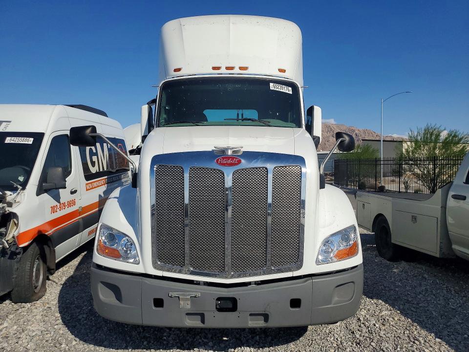2020 Peterbilt 579 VIN 1XPBA48X9LD685710 COPART salvage auction — MINOR DENT/SCRATCHES, IN - CERTIFICATE OF TITLE, sold $5,400 on 2026-09-08 (photo 5)
