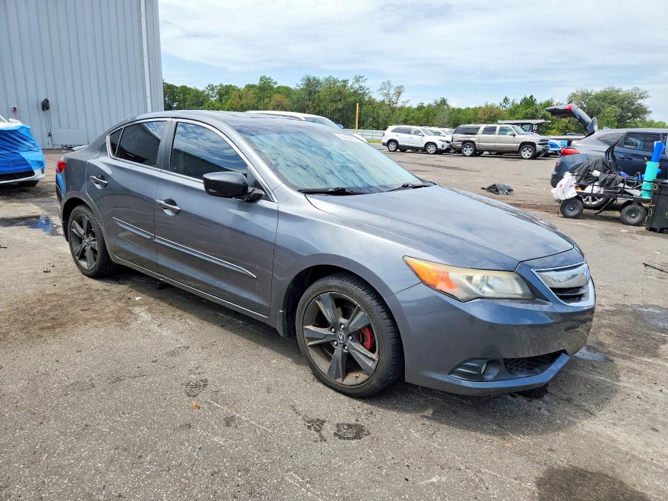 2013 Acura Ilx VIN 19VDE1F72DE002027 COPART salvage auction — MINOR DENT/SCRATCHES, Fl - Certificate Of Title, sold $1,375 on 2026-09-01 (photo 4)