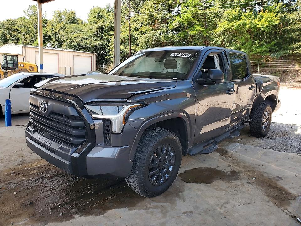 2025 Toyota Tundra VIN 5TFKB5DB0SX323308 — COPART salvage auction photo