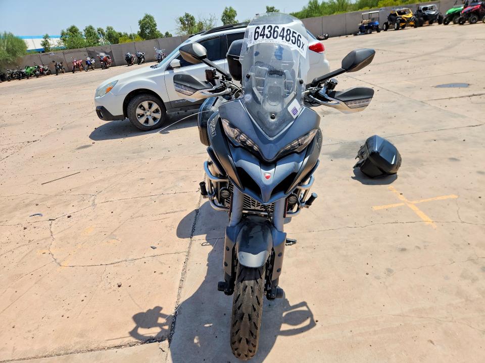 2017 Ducati Multistrada VIN ZDM12BWW7HB018084 COPART salvage auction — MINOR DENT/SCRATCHES, AZ - CERTIFICATE OF TITLE, sold $3,600 on 2026-08-13 (photo 2)