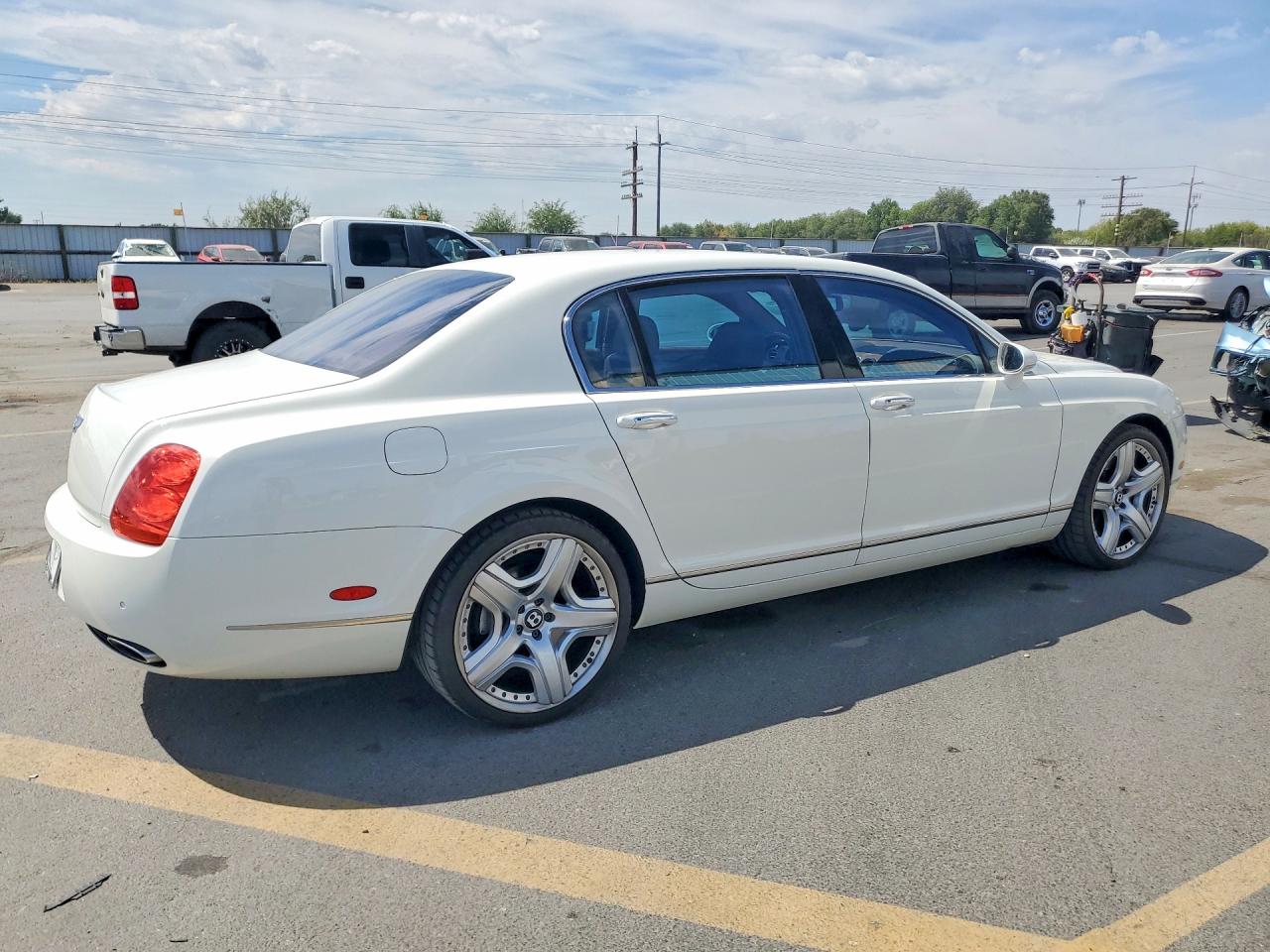 2006 Bentley Continental VIN SCBBR53W96C034993 COPART salvage auction — Minor Dent/Scratches, ID - CERT OF TITLE -REBUILT SALVAGE (P), sold $11,300 on 2026-09-03 (photo 3)