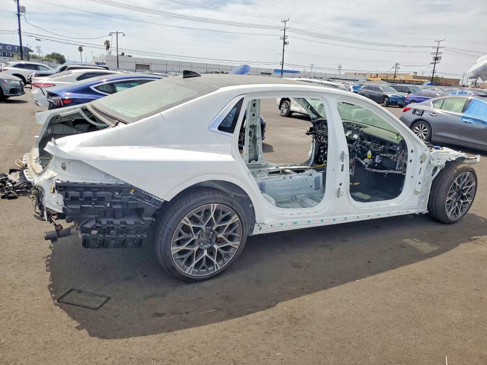 2026 Genesis G90 VIN KMTFC4SD3TU059714 COPART salvage auction — STRIPPED, Salvage Title, sold $21,400 on 2026-09-09 (photo 3)