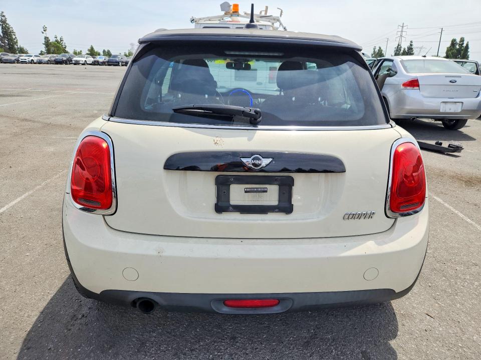 2016 Mini Cooper VIN WMWXP5C58G2D15707 COPART salvage auction — NORMAL WEAR, Ca - Dis/Dlr/Exp Only Clean Title, sold $150 on 2026-08-18 (photo 6)