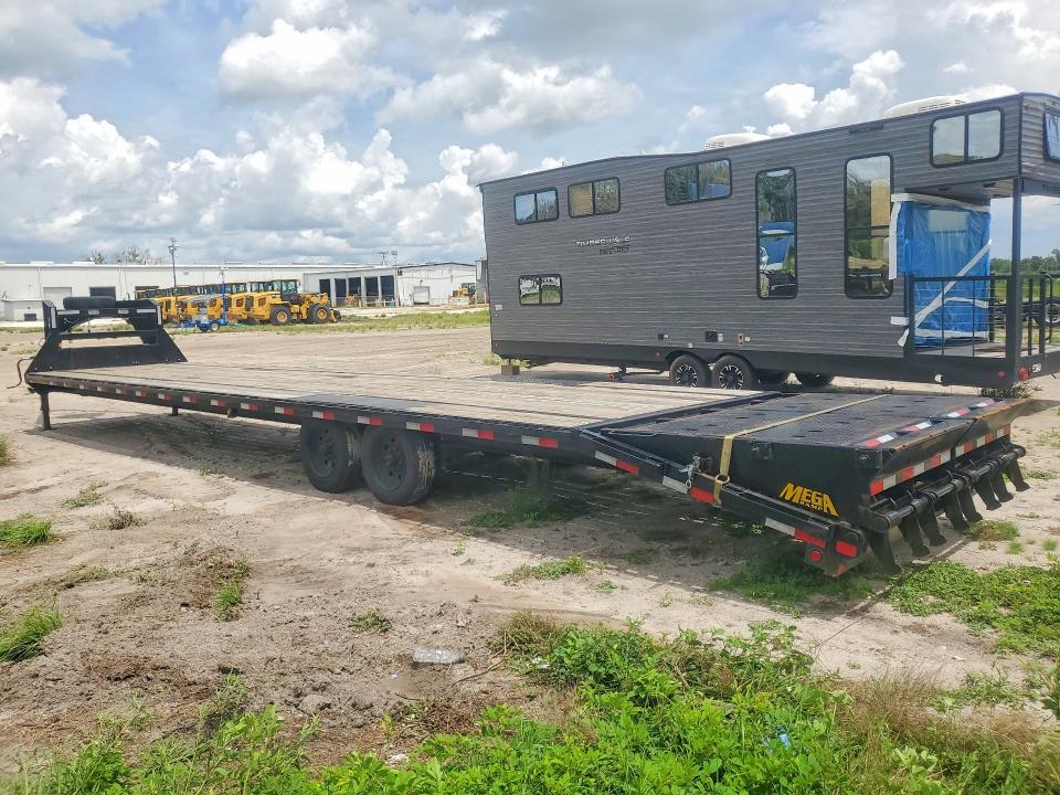 2025 Big tex Gooseneck flatbed VIN 16V3F4823S6406285 COPART salvage auction — NORMAL WEAR, TN - CERTIFICATE OF TITLE, sold $7,500 on 2026-09-22 (photo 2)